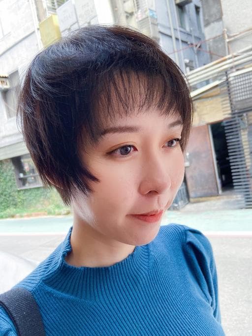 女生短髮、短瀏海、長臉