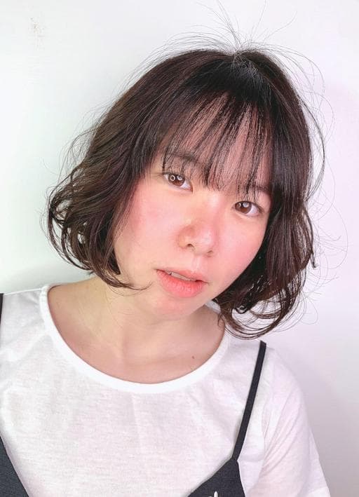 女生短髮、微捲、質感溫塑