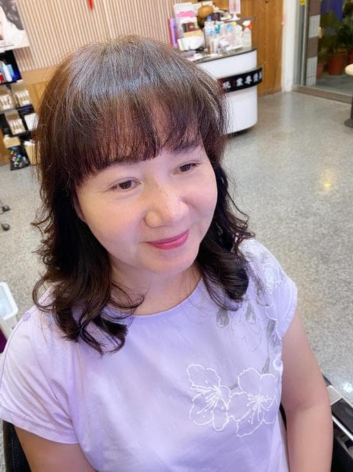 女生中長髮、燙卷、女生染燙