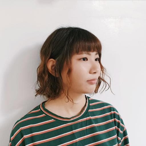 女生中長髮、短瀏海、溫塑燙