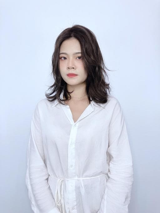 女生中長髮、長瀏海、漂色