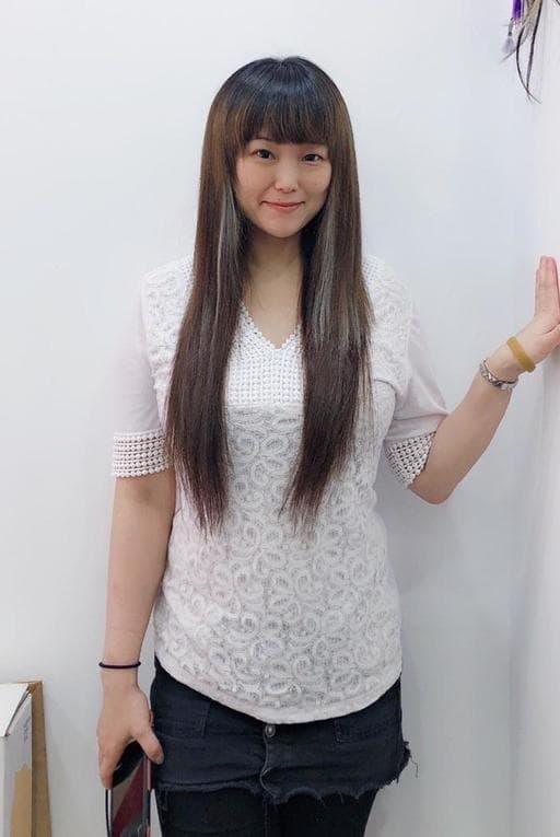 女生長髮、楓糖斑比色