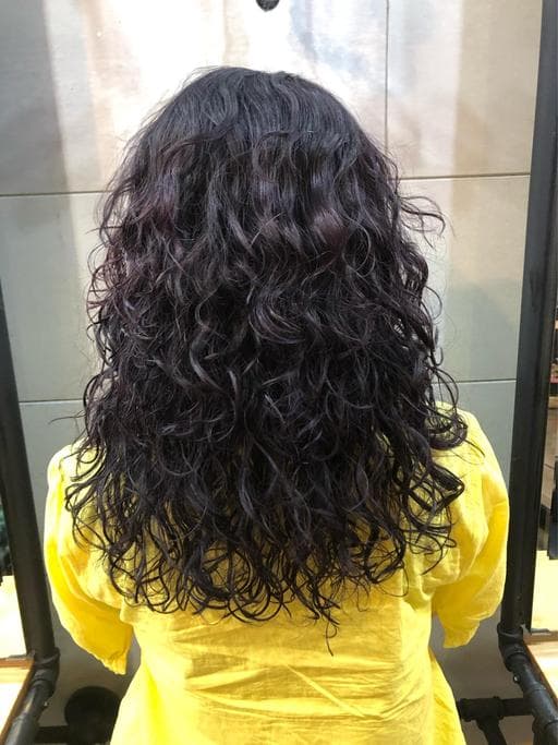女生中長髮、短瀏海、溫塑燙