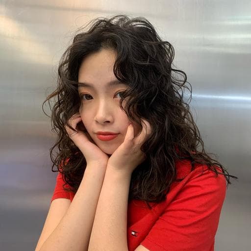 女生中長髮、溫塑燙、長瀏海