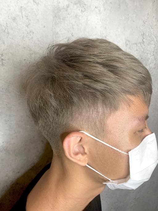 男生短髮、漂色、奶茶色
