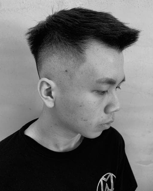 男生短髮、黑色