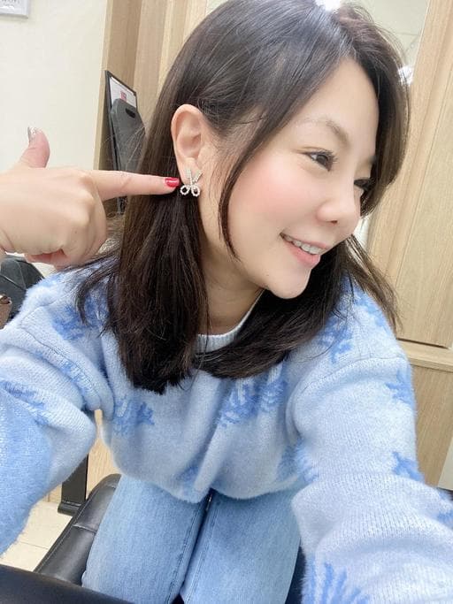 女生長髮、冷萃咖啡髮色