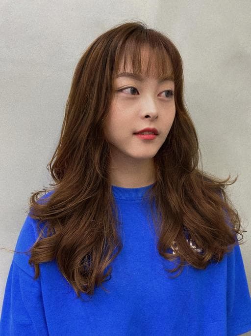 女生長髮、短瀏海、溫塑燙