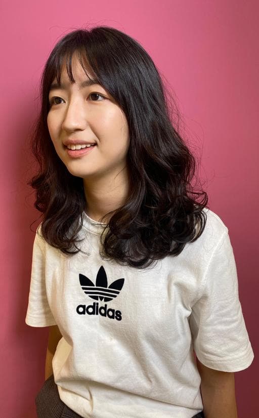女生中長髮、鵝蛋臉、中性頭皮