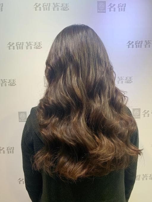 女生長髮、短瀏海、溫塑燙