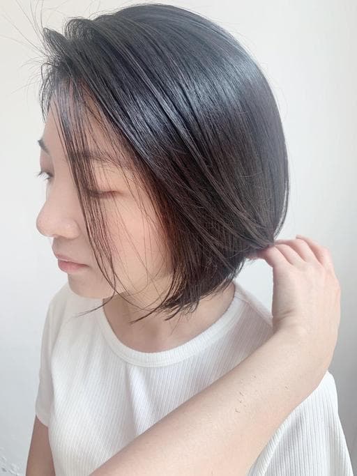 女生短髮、方臉、乾性