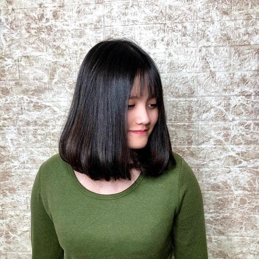 女生中長髮、布朗尼髮色