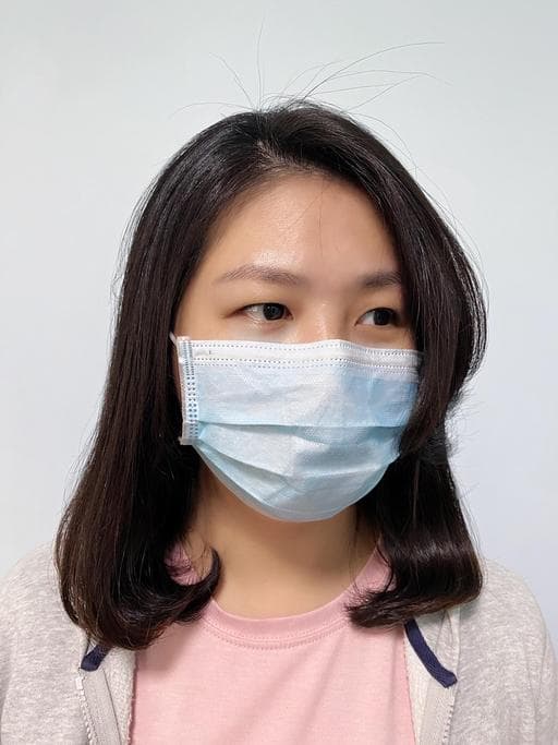 女生中長髮、布朗尼髮色
