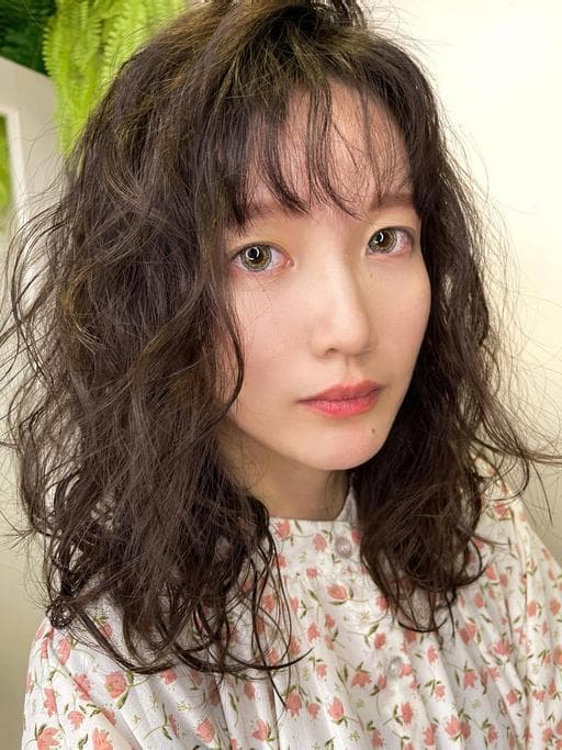 女生中長髮、日系捲度、短瀏海