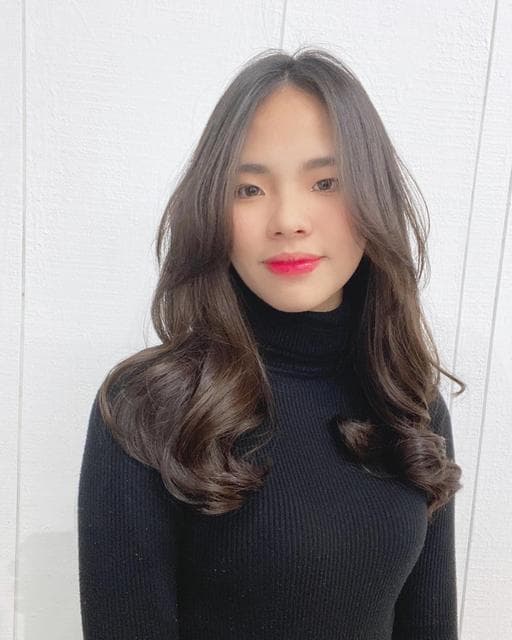 女生長髮、女生燙髮、鵝蛋臉