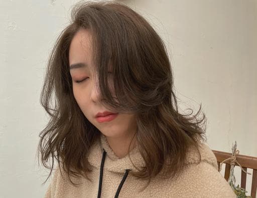 女生中長髮、長瀏海、女生染髮