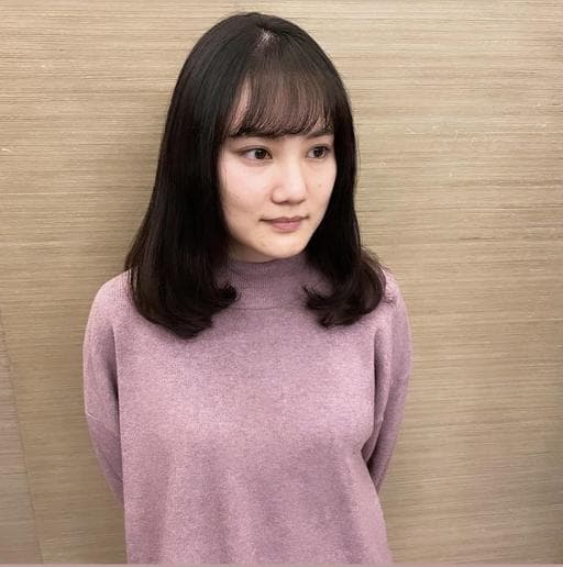 女生中長髮、短瀏海、溫塑燙