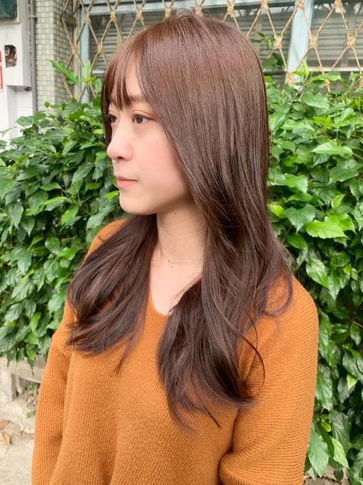 鵝蛋臉、短瀏海、女生長髮