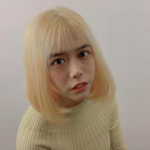 奶油白金色、女生染髮、銀灰色