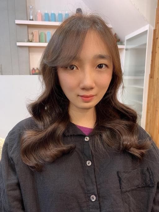女生中長髮、長瀏海、女生染髮