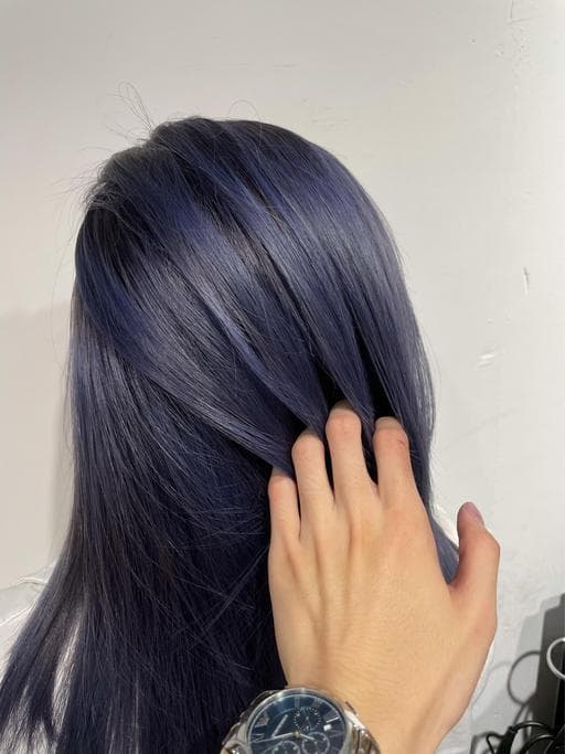 女生染頭髮、萬華染髮、日光藍