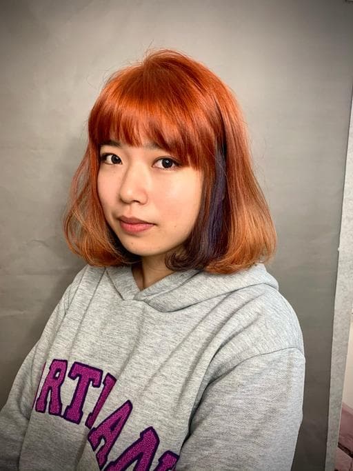 女生中長髮、漂色、圓臉