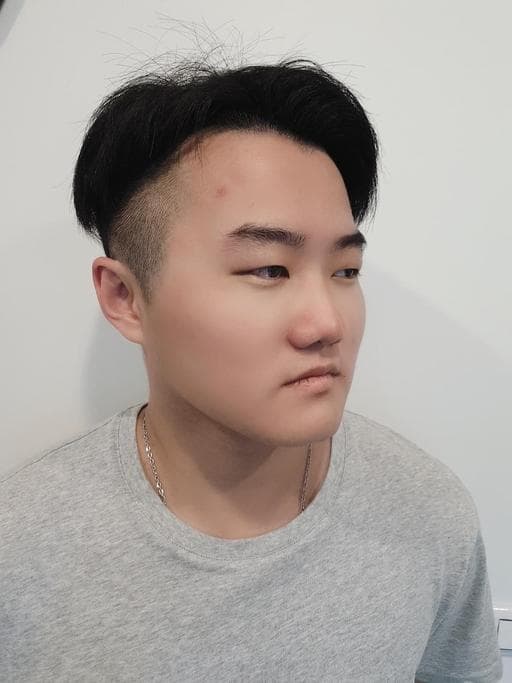 男生短髮、黑色