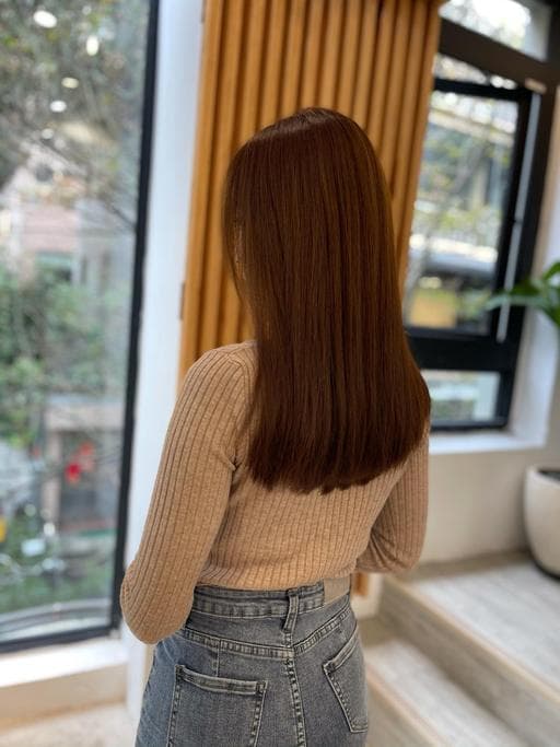 女生中長髮、長瀏海、鵝蛋臉