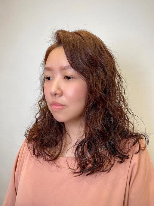 女生中長髮、長瀏海、女生染燙