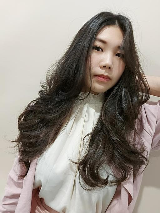 女生長髮、長瀏海、鵝蛋臉