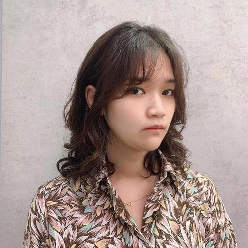 女生短髮、三角臉、女生燙髮