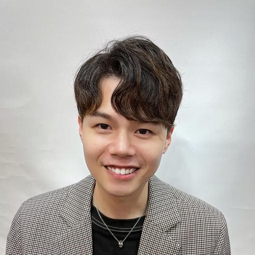 男生短髮、方臉、男生染髮