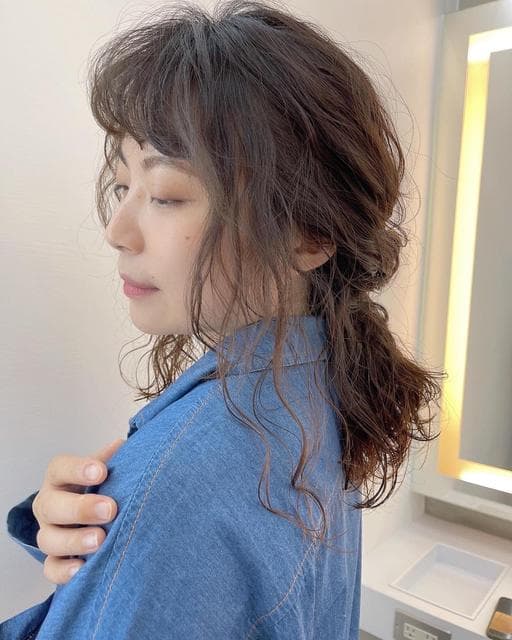 女生中長髮、燙卷、短瀏海