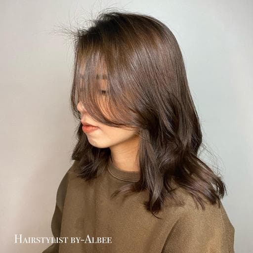 女生中長髮、長瀏海、霧面質感