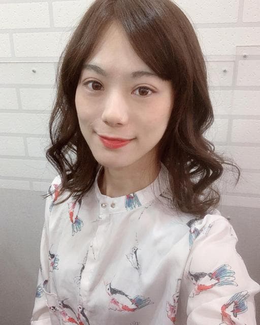 電棒造型、女生中長髮、短瀏海