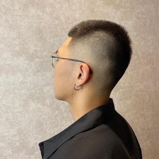 男生短髮、短瀏海、三角臉
