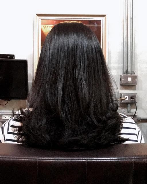 女生中長髮、燙卷、長瀏海