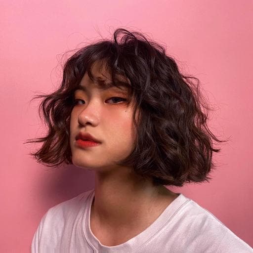 女生中長髮、短瀏海、溫塑燙