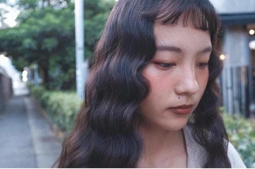 女生長髮、短瀏海、溫塑燙
