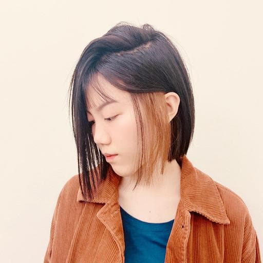 女生中長髮、鵝蛋臉、乾性