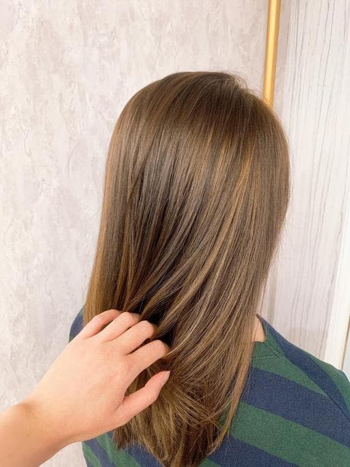 女生中長髮、長瀏海、日系線條
