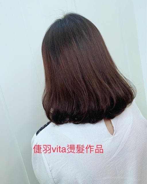 女生長髮、短瀏海、溫塑燙