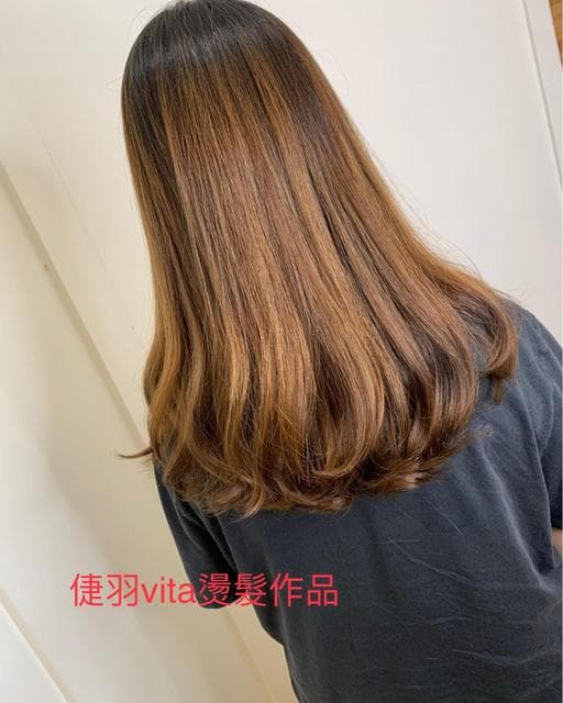 女生長髮、短瀏海、鵝蛋臉