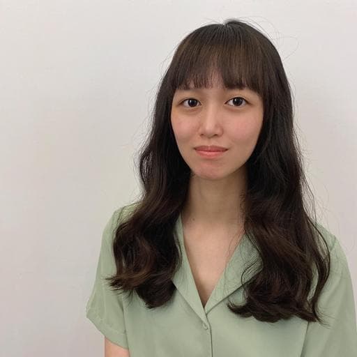 女生中長髮、短瀏海、女生燙髮