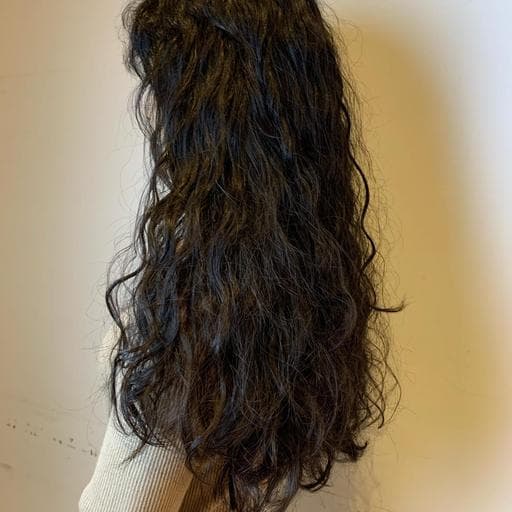 女生長髮、短瀏海、溫塑燙