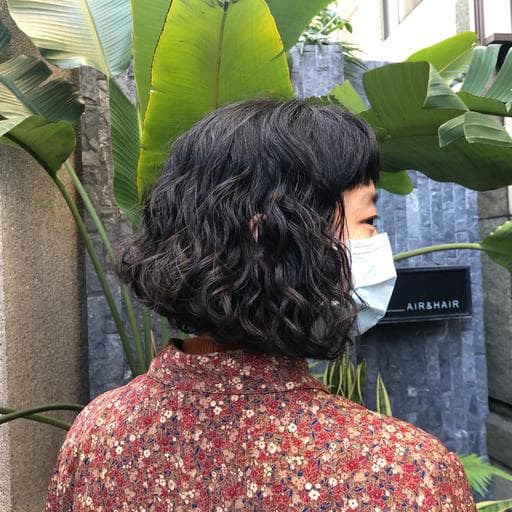 女生中長髮、短瀏海、溫塑燙