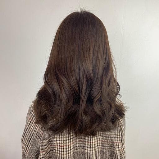 女生中長髮、咖啡色系、棕色系
