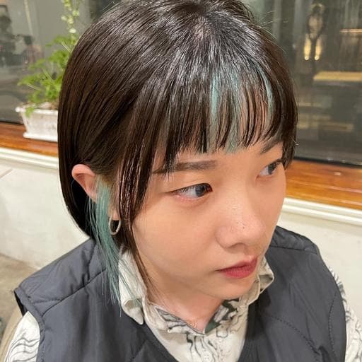女生短髮、特殊色、漂色