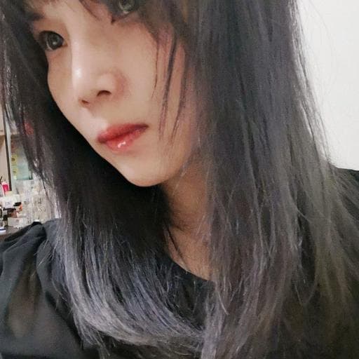 女生中長髮、短瀏海、不用漂髮