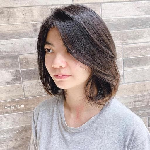 女生中長髮、長瀏海、C字燙
